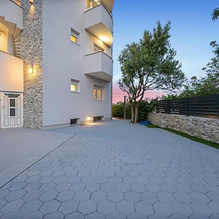 Aquarius Apartments - Beachside With Heated Pool Vodice Exterior photo