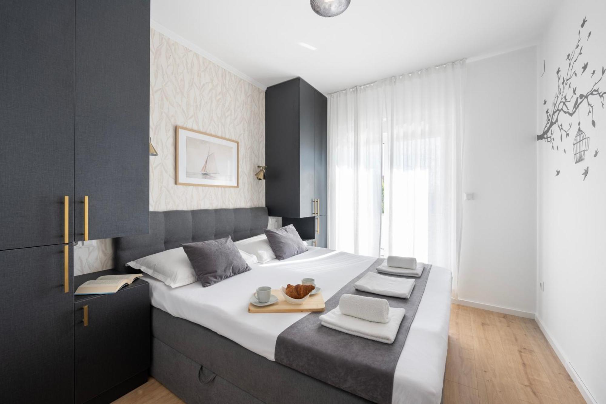 Aquarius Apartments - Beachside With Heated Pool Vodice Exterior photo