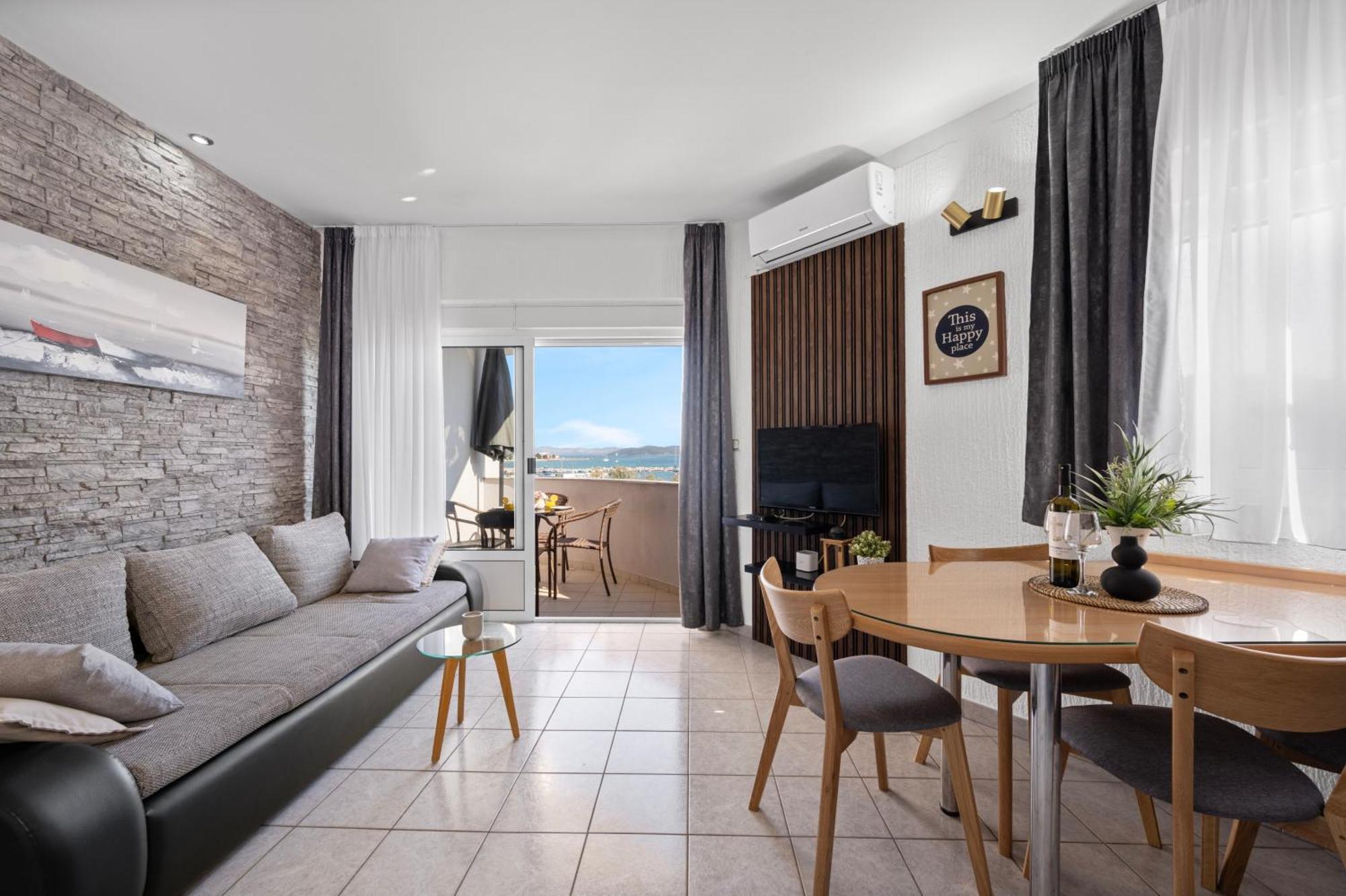 Aquarius Apartments - Beachside With Heated Pool Vodice Exterior photo