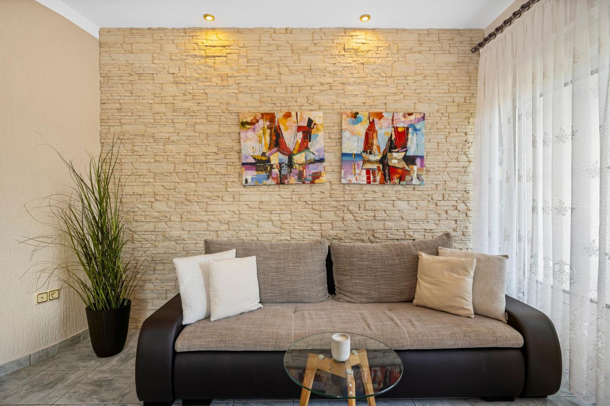 Aquarius Apartments - Beachside With Heated Pool Vodice Room photo