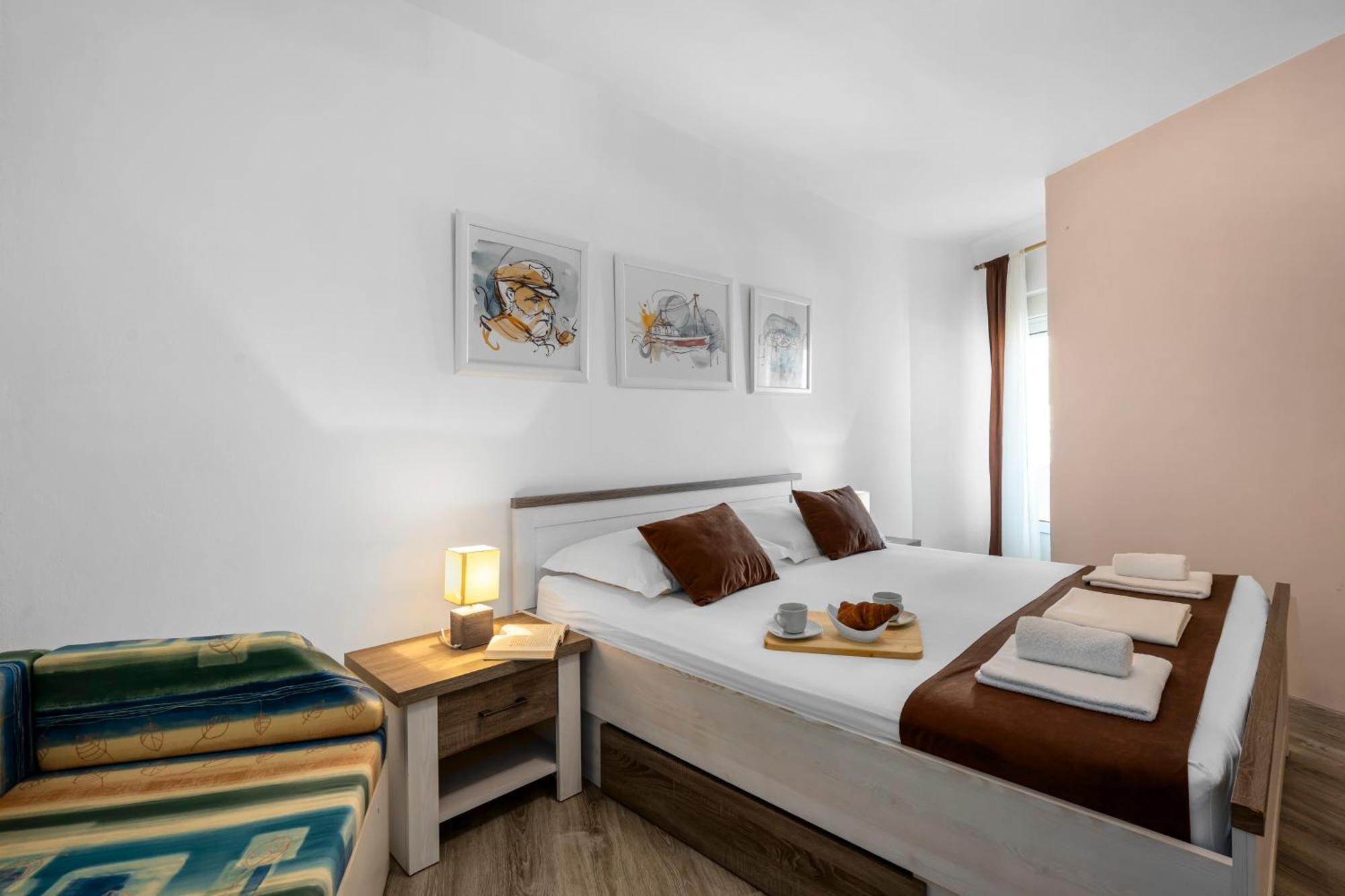 Aquarius Apartments - Beachside With Heated Pool Vodice Room photo