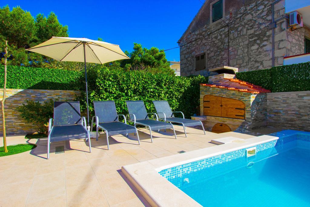 Aquarius Apartments - Beachside With Heated Pool Vodice Exterior photo
